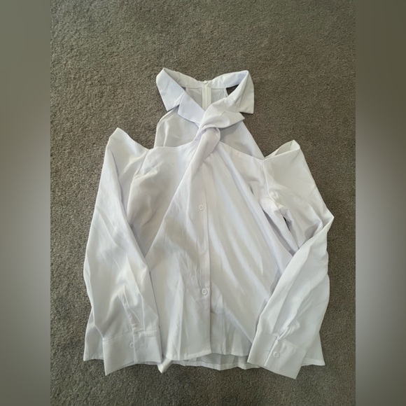 Tops - Women Blouse with cutout shoulder